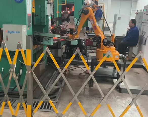 軸承擴孔機械手，軸承整徑機械手，自動鍛造軸承套圈，擺臂鍛造機械手，熱鍛機械手，鍛壓自動化設備